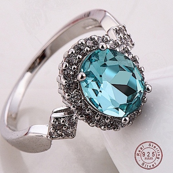 Blue Topaz Sterling Silver Ring - Picture 1 of 3